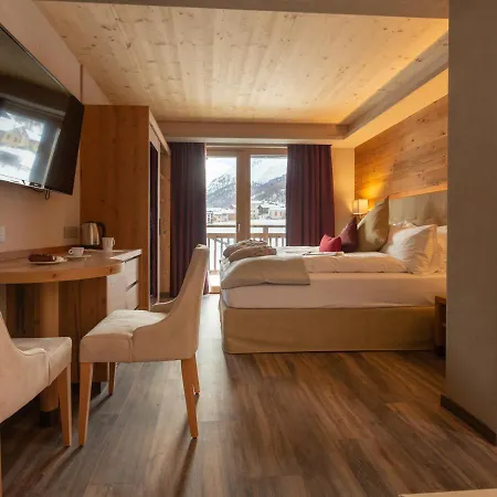 Mont Nevada - & 4*